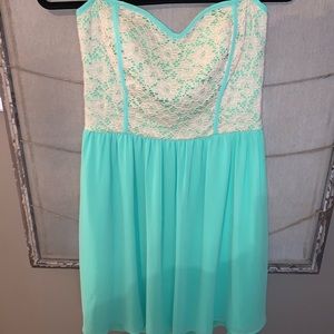 Francesca’s Collections Strapless Lace Drew - Lrg